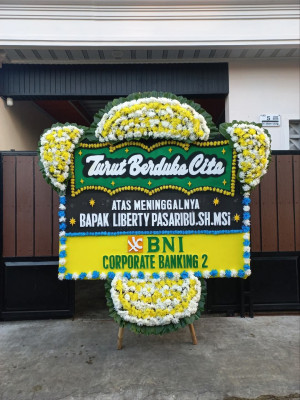 Papan Bunga Duka di Tambang