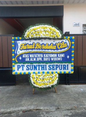 Papan Bunga Duka di Tambang