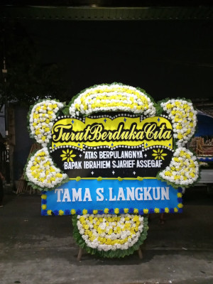 Papan Bunga Duka di Tambang